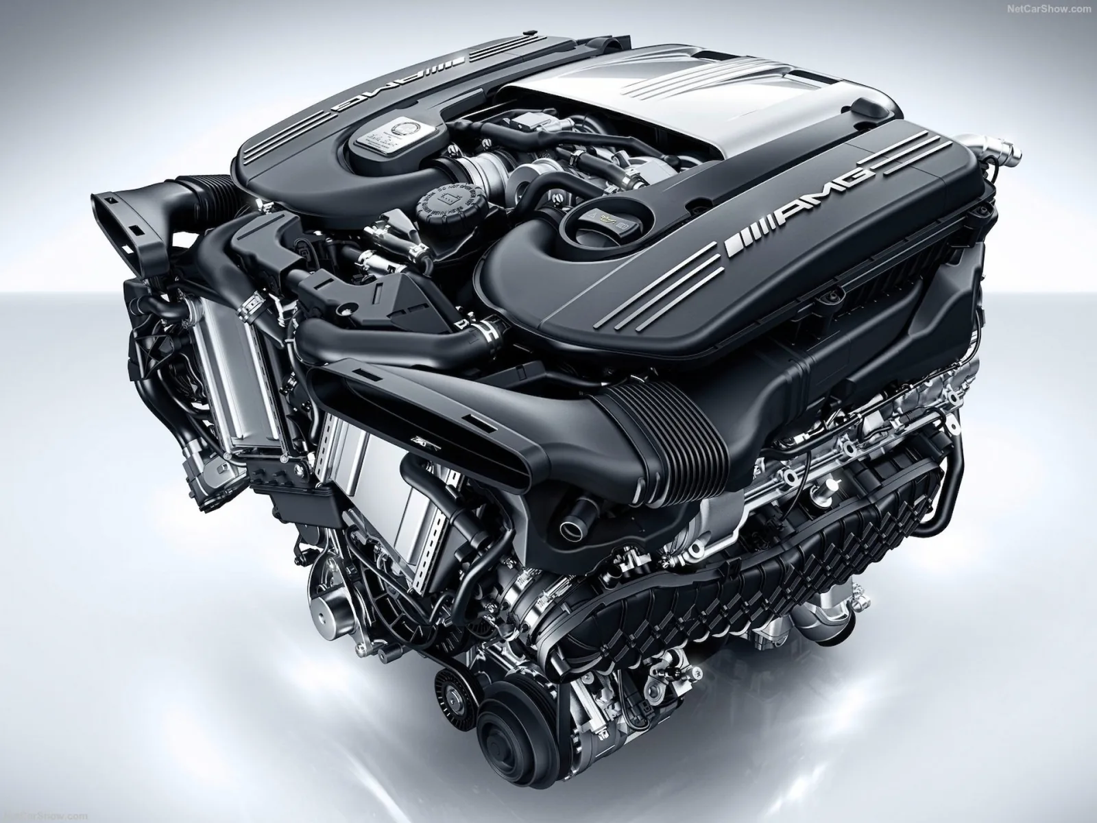 Mercedes-Benz C63 S AMG M177 variklis